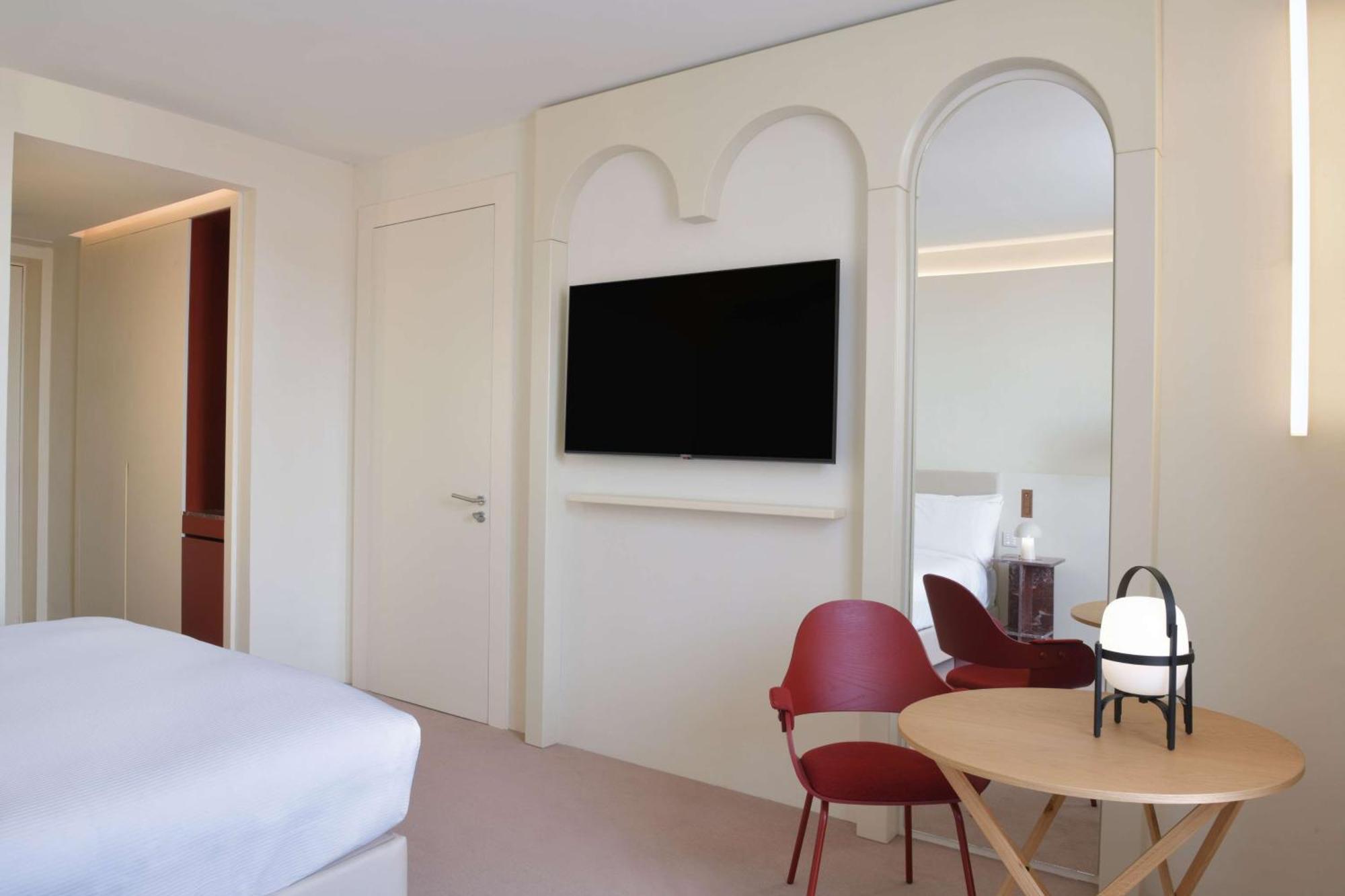 Doubletree By Hilton Ben Guerir Hotel & Residences Benguerir Exterior photo