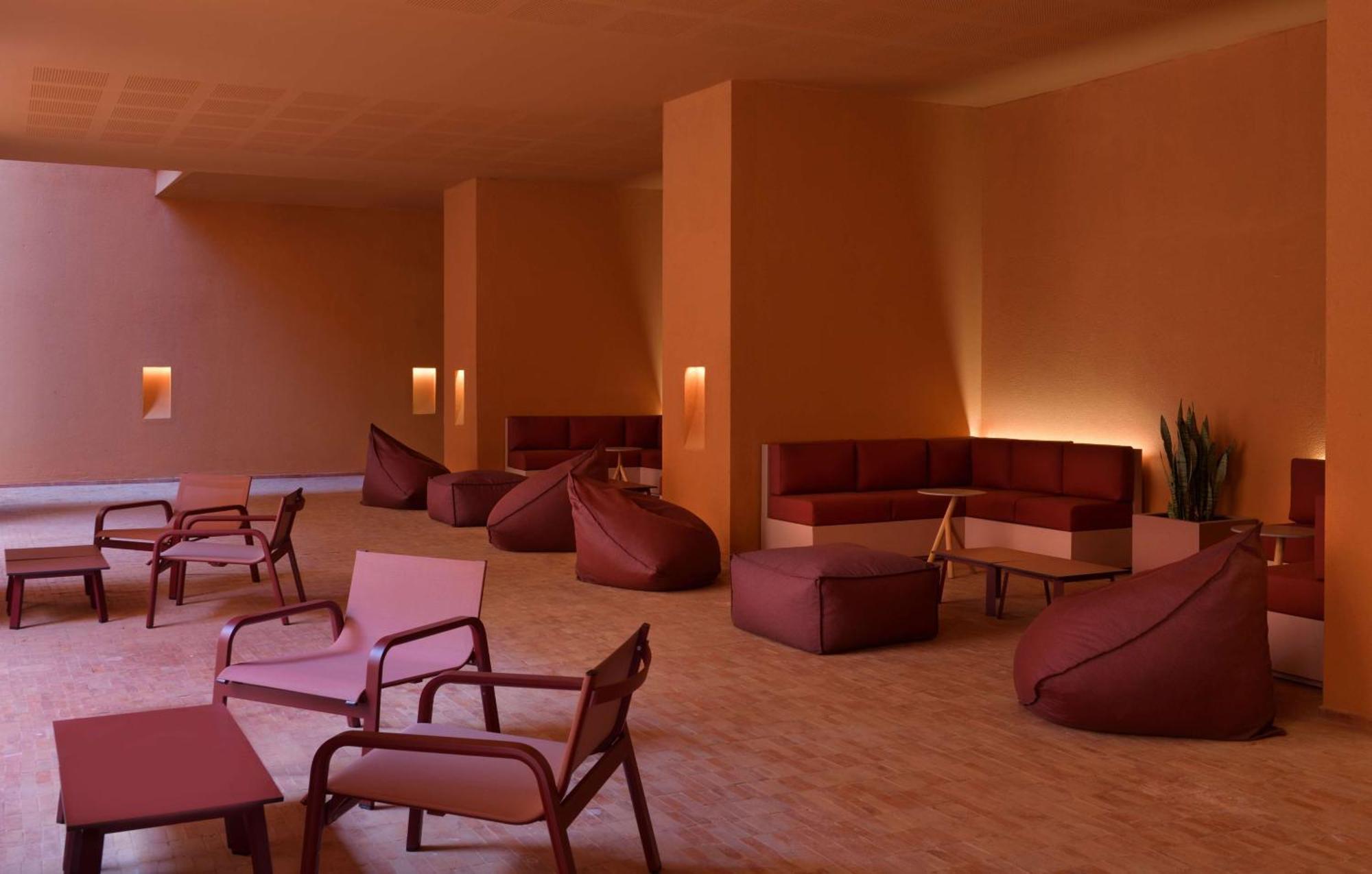 Doubletree By Hilton Ben Guerir Hotel & Residences Benguerir Exterior photo