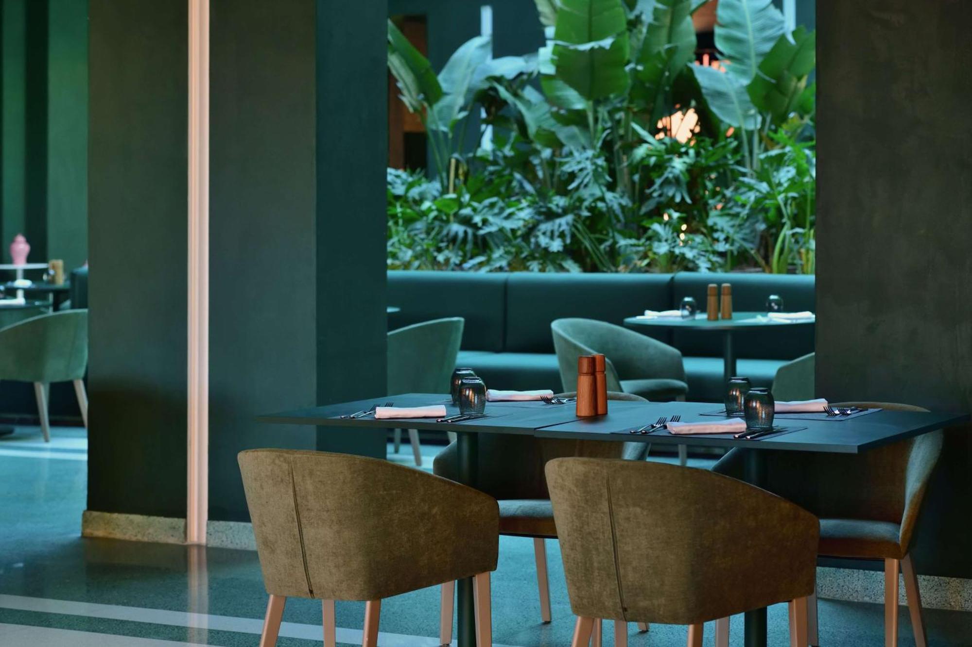 Doubletree By Hilton Ben Guerir Hotel & Residences Benguerir Exterior photo