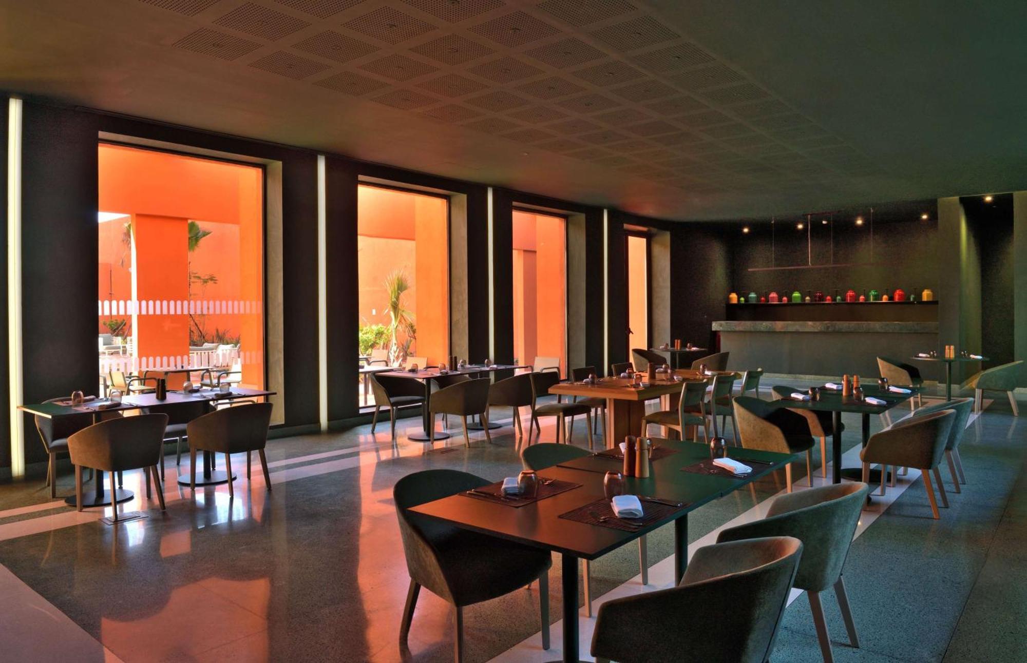 Doubletree By Hilton Ben Guerir Hotel & Residences Benguerir Exterior photo