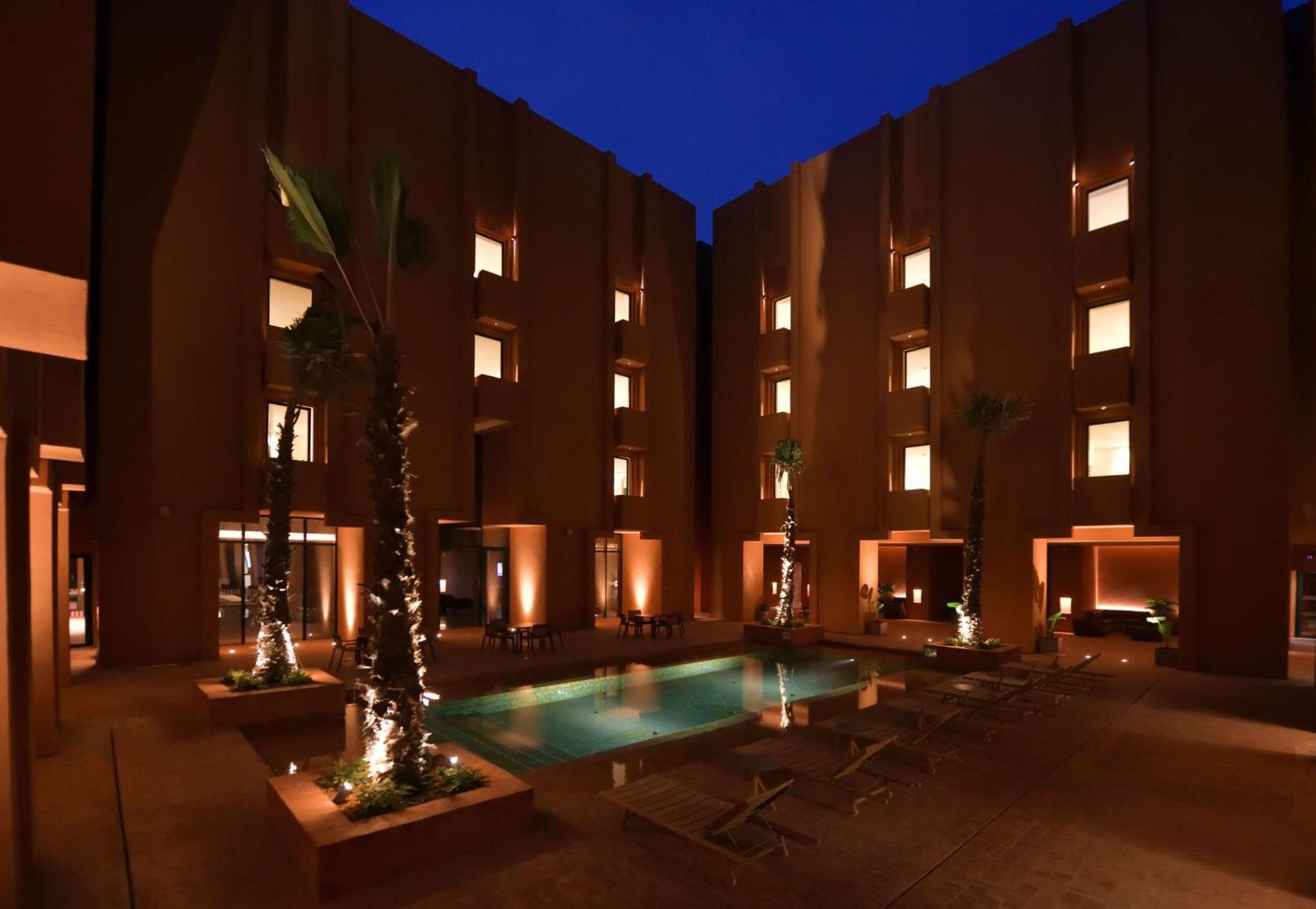 Doubletree By Hilton Ben Guerir Hotel & Residences Benguerir Exterior photo