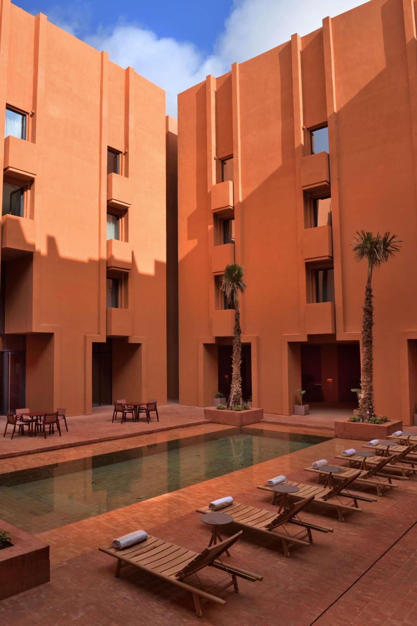 Doubletree By Hilton Ben Guerir Hotel & Residences Benguerir Exterior photo