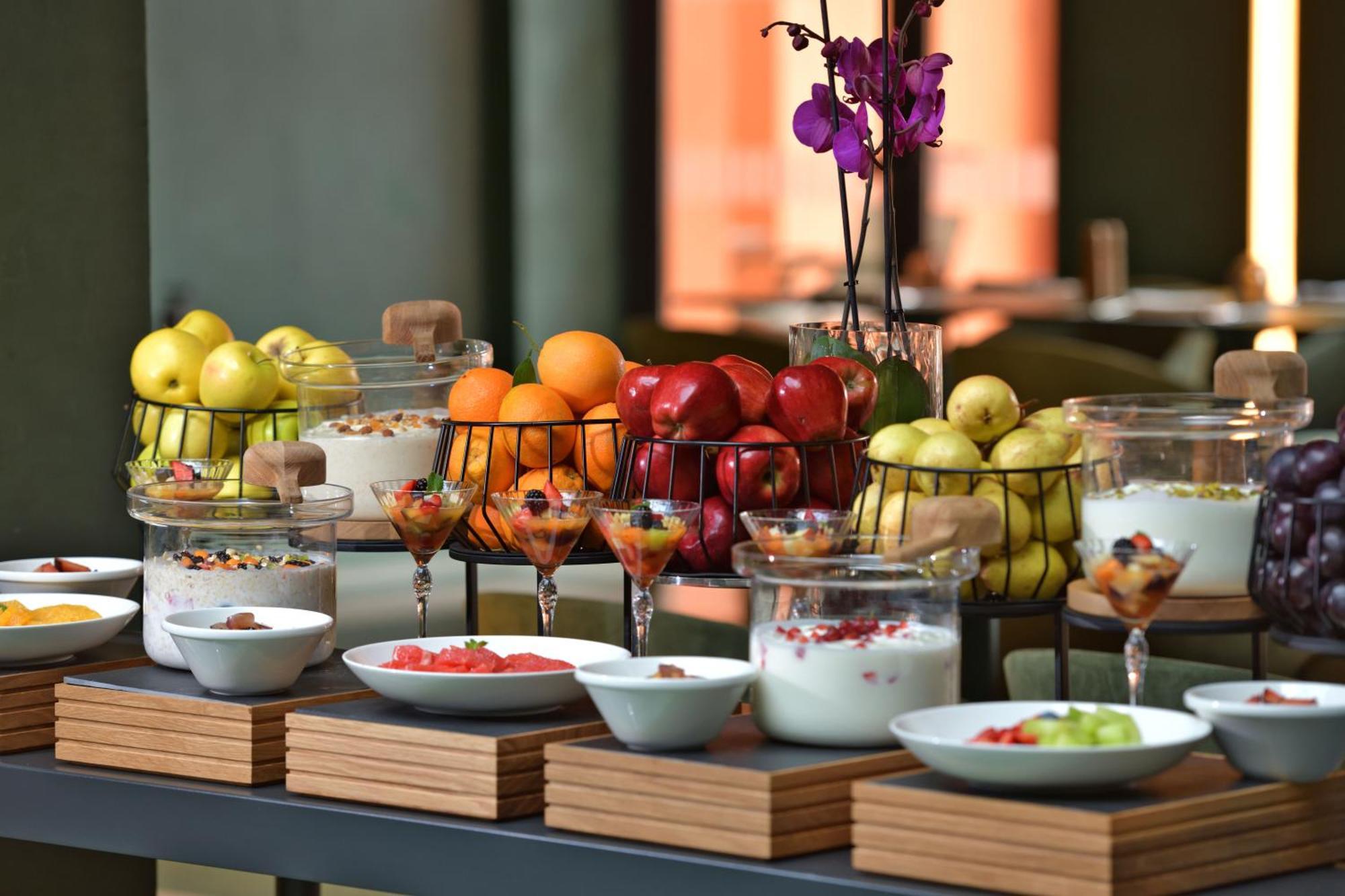 Doubletree By Hilton Ben Guerir Hotel & Residences Benguerir Exterior photo